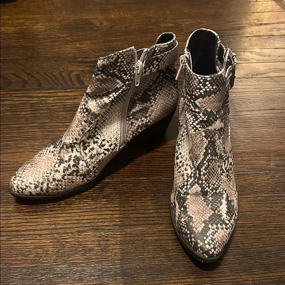 Qupid Women's Snake-Print Ankle Booties in Taupe and Black
